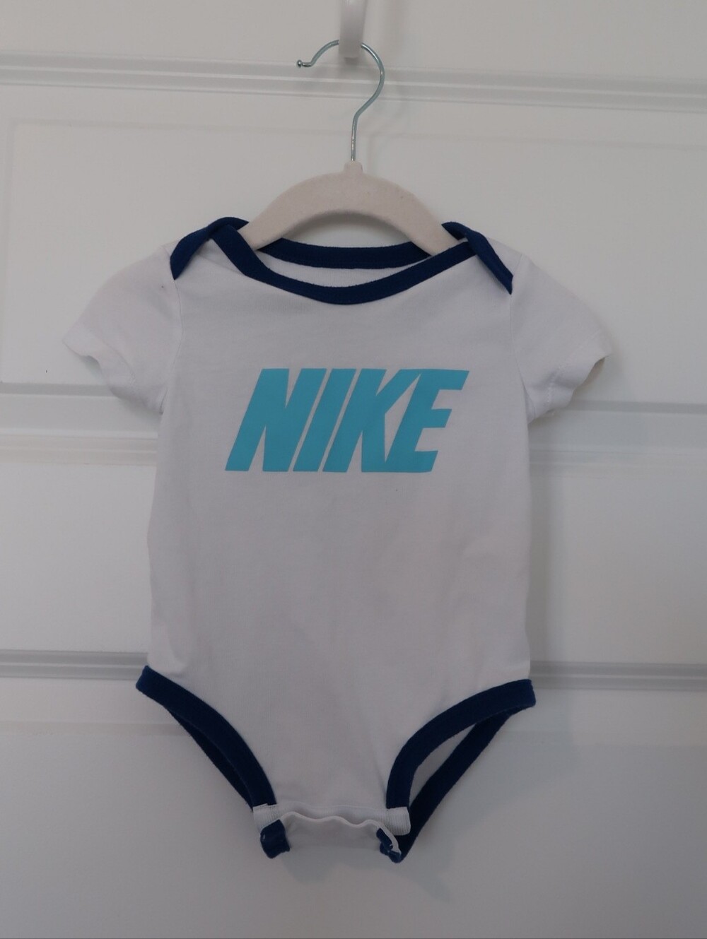 Nike Baby Boy Onesie Bodysuit In White With Bold Blue Logo In Size 6 Months